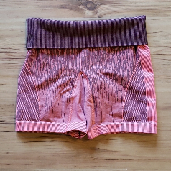 Lululemon shorts sculpt tight fit size 4 - Picture 4 of 4